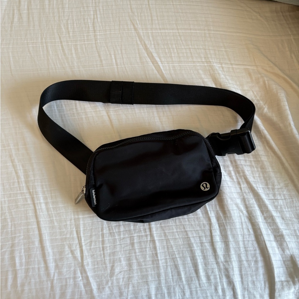 Lululemon belt bag